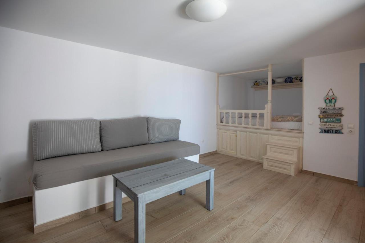 Thea Menetes Apartment Menetai Luaran gambar