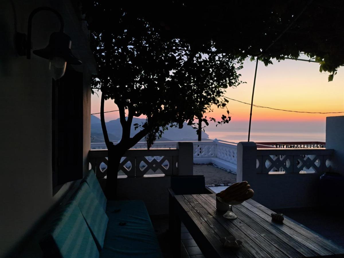 Thea Menetes Apartment Menetai Luaran gambar